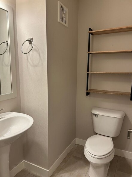 Building Photo - 300 Clark Dr