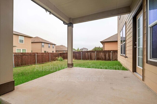 Building Photo - 907 Solitude Dr