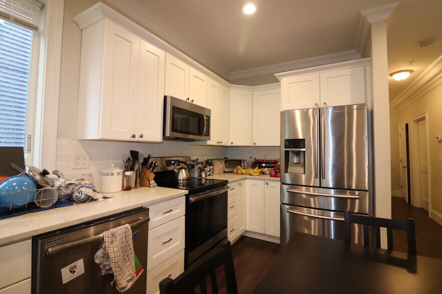 Building Photo - 140 Minden St