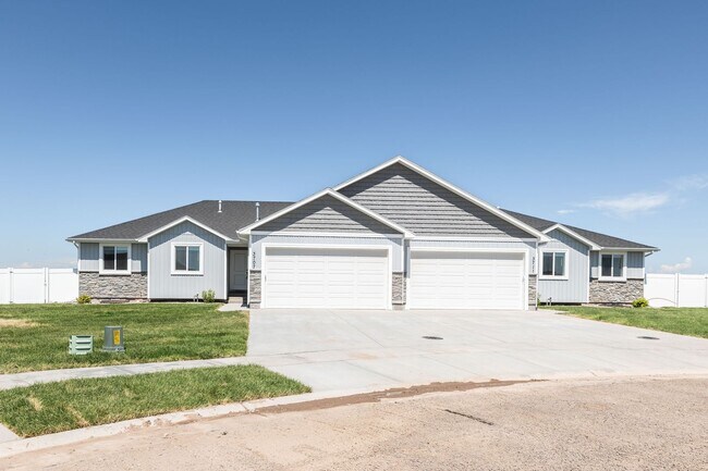 Building Photo - $500 off first month's rent. If rented before the end of AUGUST!!BRAND NEW 5 BED 3 BATH TWIN HOME