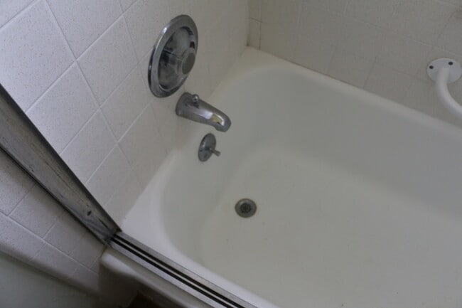 Building Photo - 2000 sq feet 5 bed 3 bath home close to Poly!!