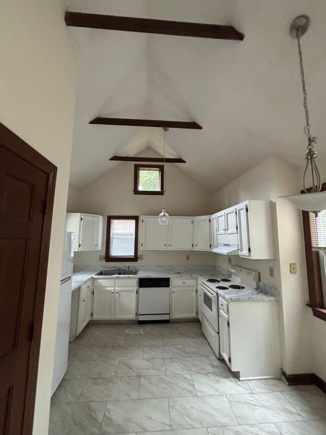 Building Photo - Great condo, GREAT PRICE! APPLY NOW!!