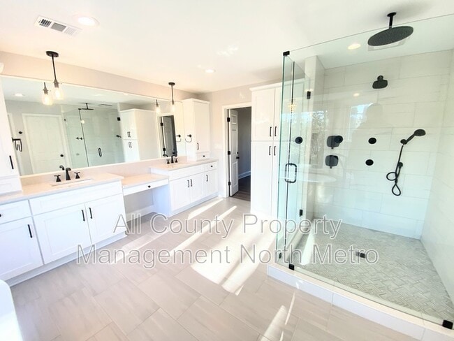 Building Photo - 565 Wayt Rd