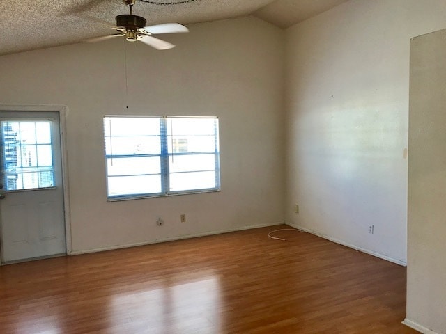 Building Photo - GREAT 3/2/1 SINGLE FAMILY HOME MINUTES TO ...