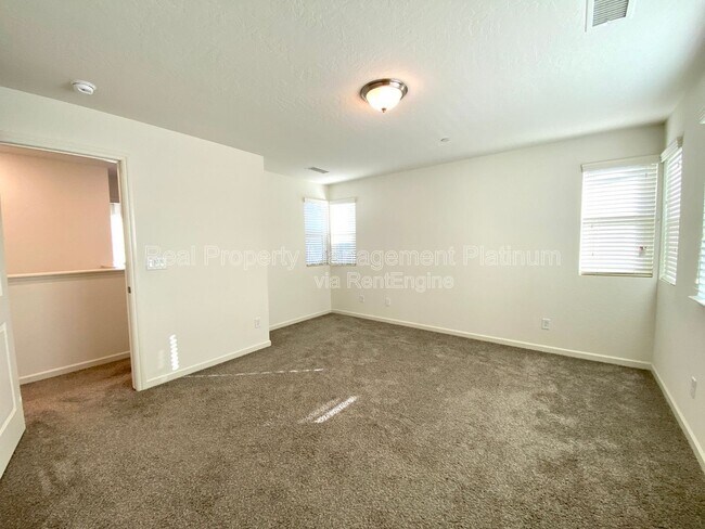 Building Photo - 730 N Bliss Ln