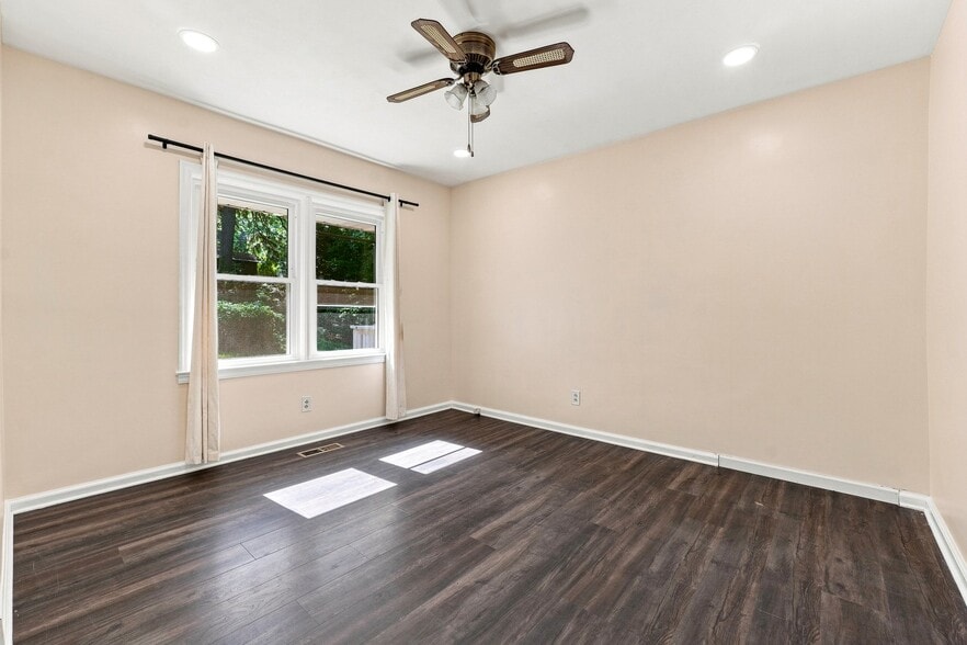 Building Photo - 2875 Orion Dr
