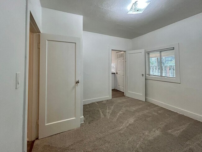 Building Photo - ne4th