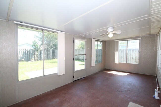 Building Photo - WIP – Coming Available 10/24! Charming 2BD...