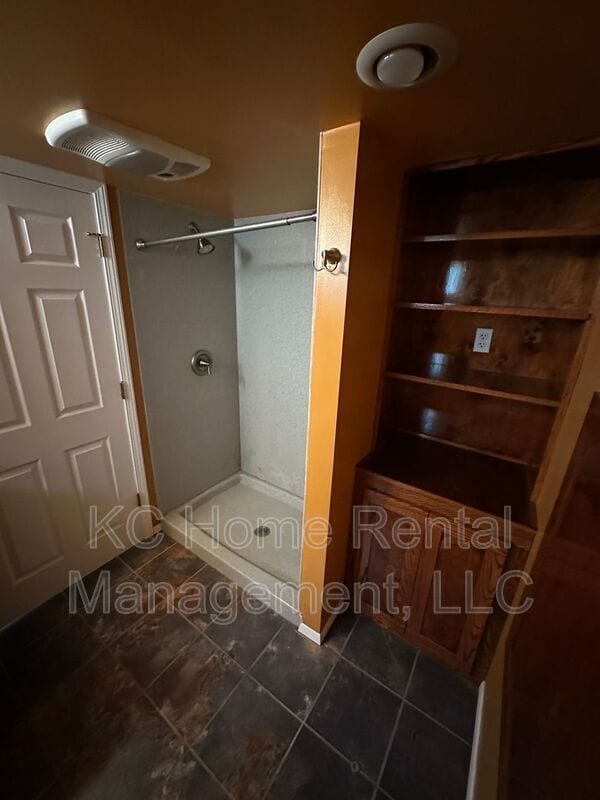 Building Photo - 1217 W 47th St