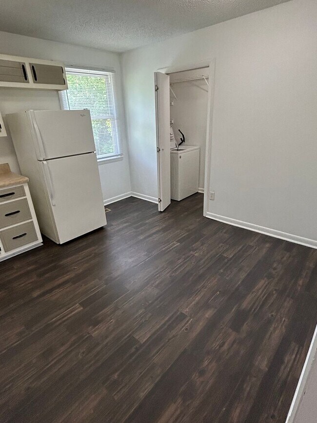 Building Photo - 4762 Trenton Dr