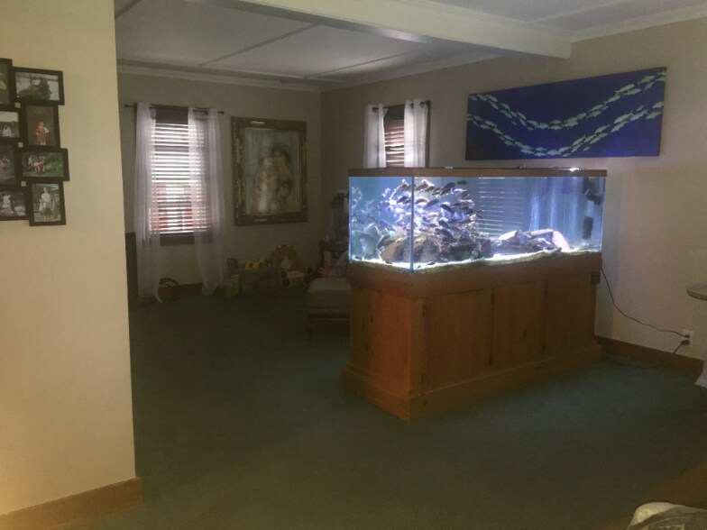 Building Photo - 4950 Elm St