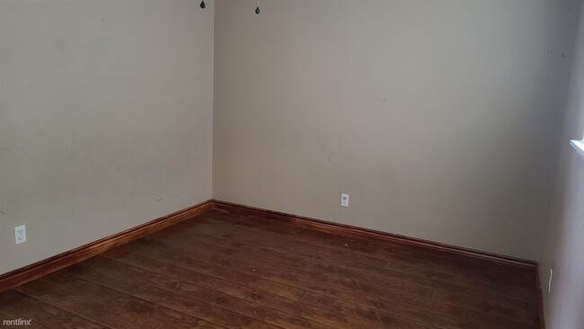 Building Photo - 2 br, 1 bath Duplex - 562 Westmoreland Pla...