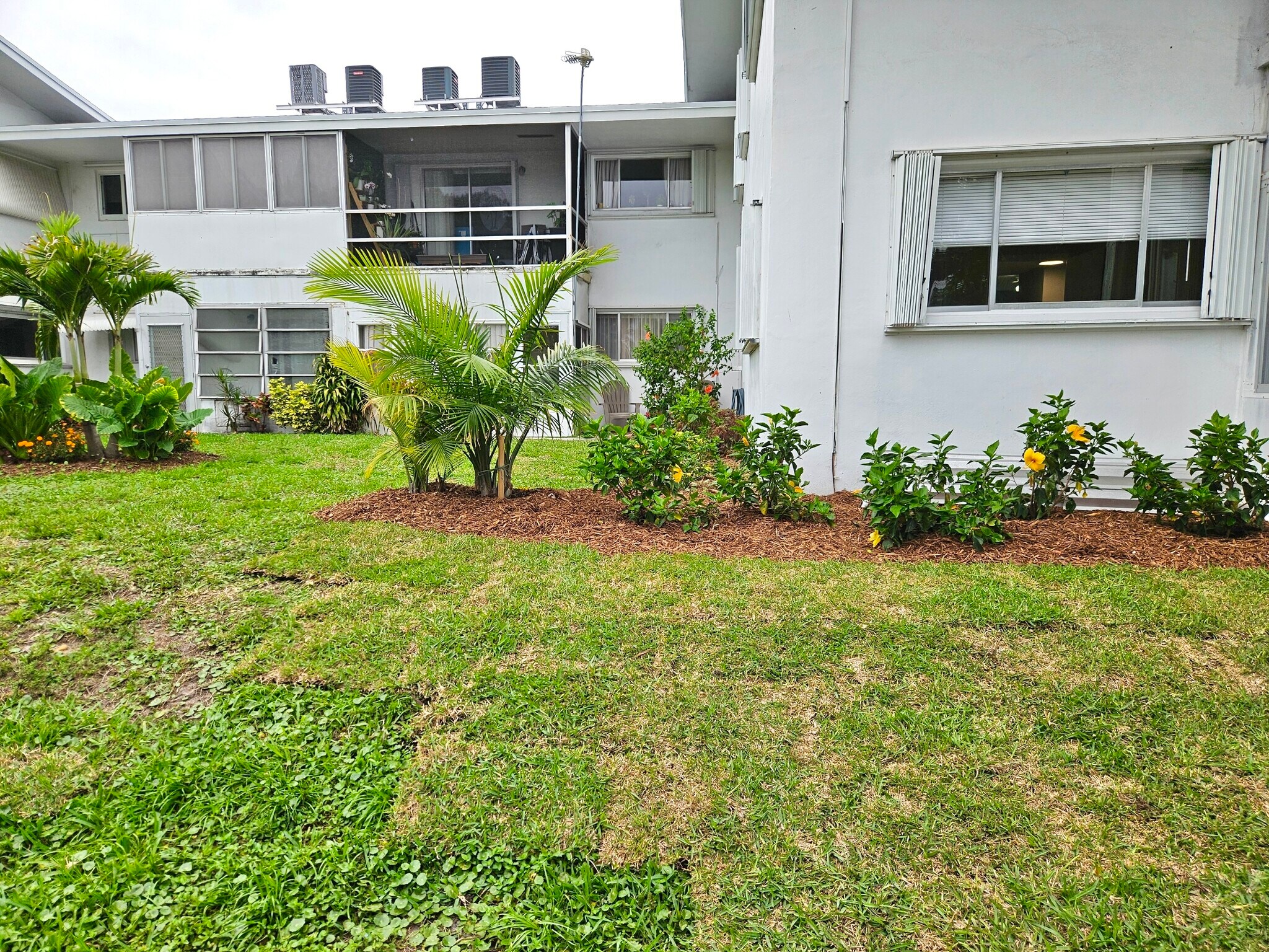 Building Photo - 1950 Lake Osborne Dr