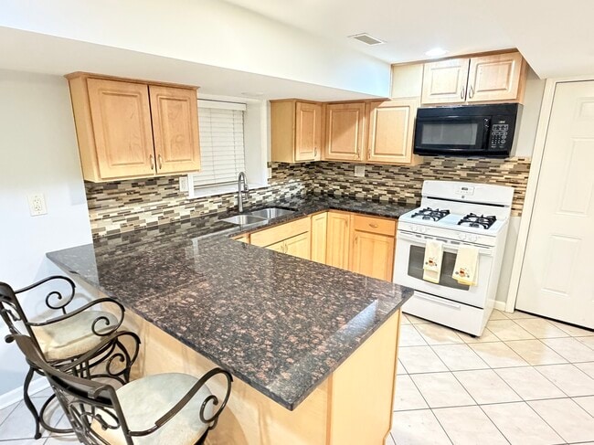 Building Photo - 2326 N Kostner Ave