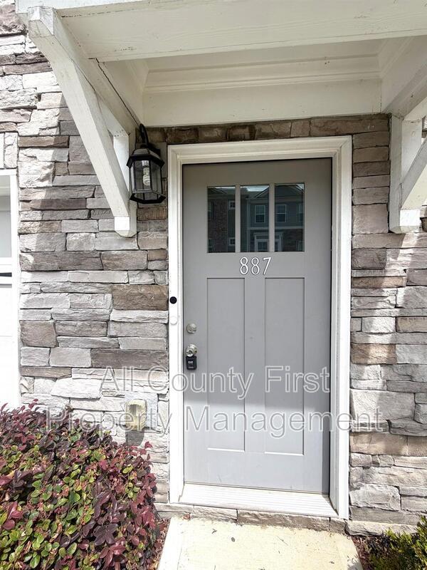 Building Photo - 887 Society Cir