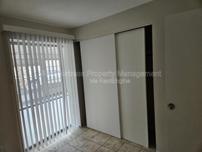 Building Photo - 1635 Newport Ct