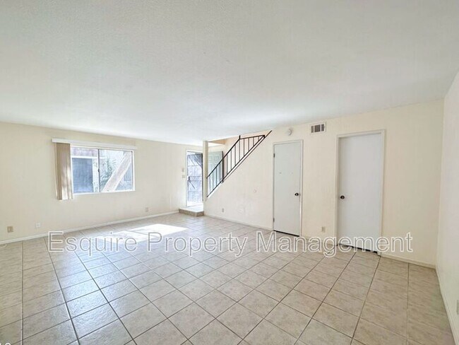 Building Photo - 122 E Ventura St