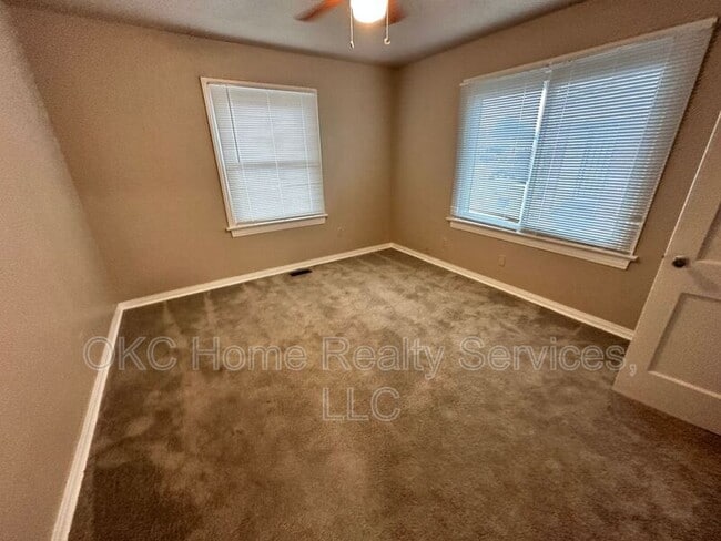 Building Photo - 1216 NE 42nd St