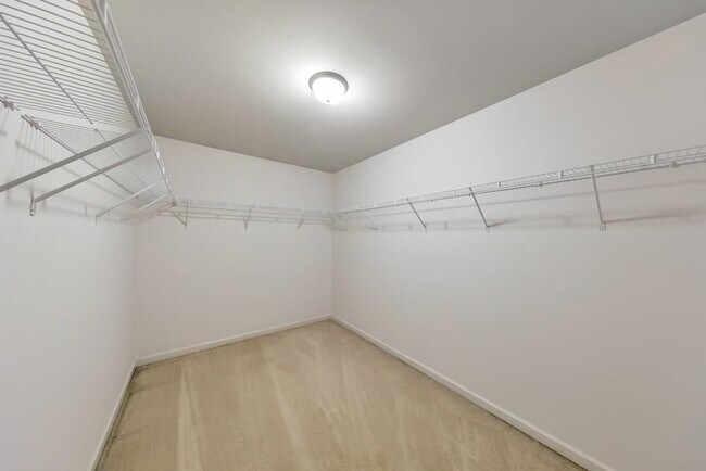 Building Photo - 342 Braemore Mill Dr