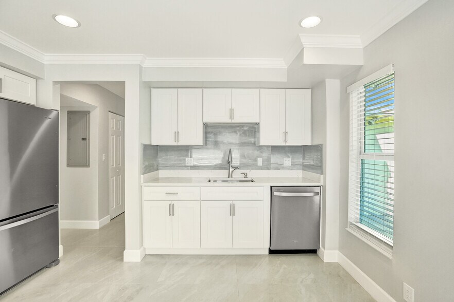 Building Photo - 960 SW 28th St