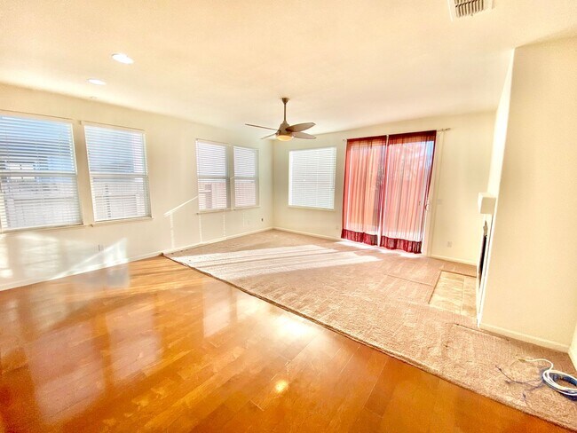 Building Photo - Beautiful Single Story Home with Local Park a Block Away!