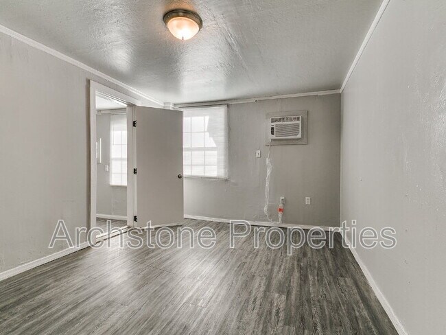 Building Photo - 1233 N Grand Blvd
