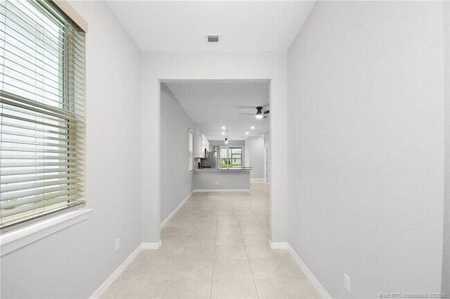 Building Photo - 10214 SW Captiva Dr