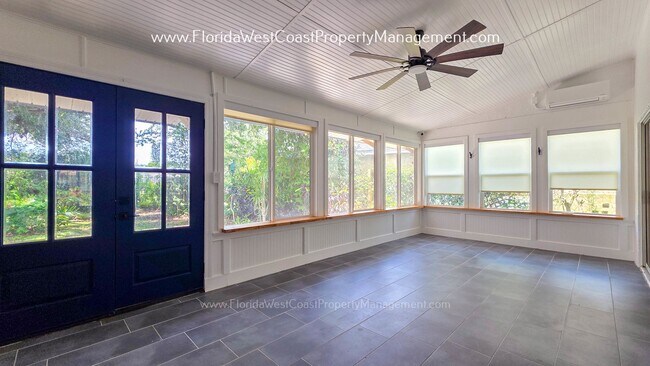 Building Photo - IMPRESSIVE 3 BEDROOM/2 BATH SARASOTA HOME! SUPER LOCATION! PET FRIENDLY!
