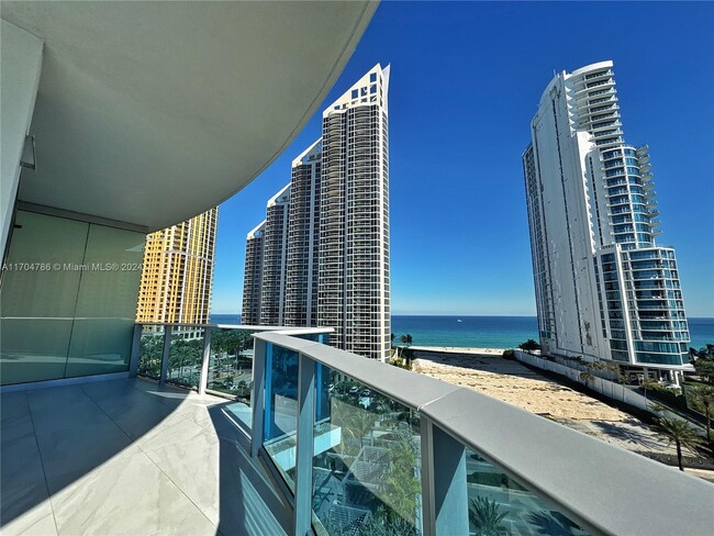 Building Photo - 17550 Collins Ave