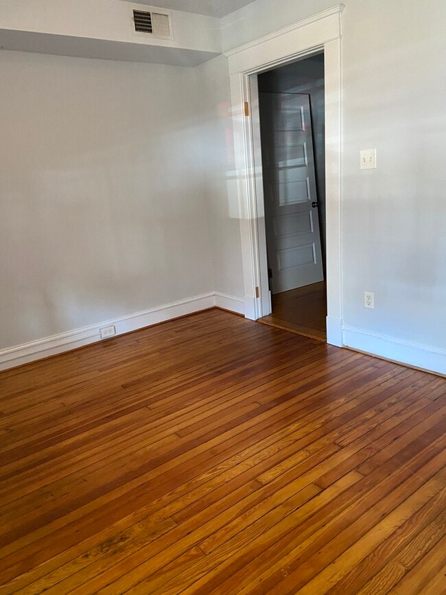 Front Bedroom - 2306 Parkwood Ave