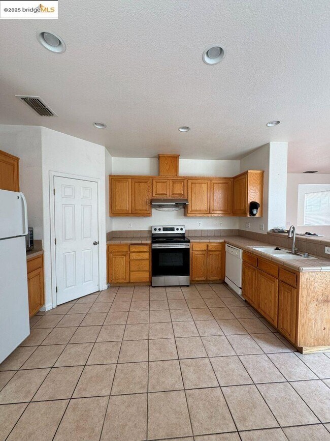 Building Photo - 645 Rockspray Cir