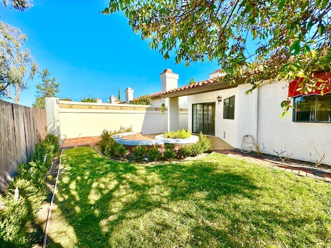Building Photo - Sweet Single-Story, Completely Detached, Home in the Picturesque Fallbrook Village HOA Community!