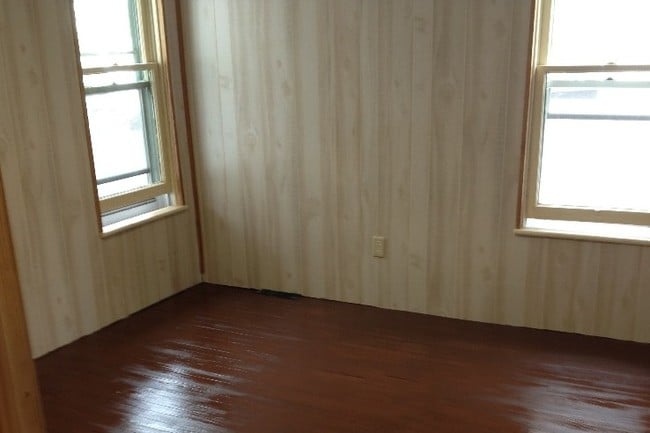 Building Photo - 347 Catherine St