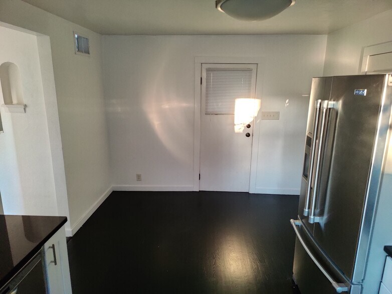 Entryway/Kitchen - 801 W Glendale Ave