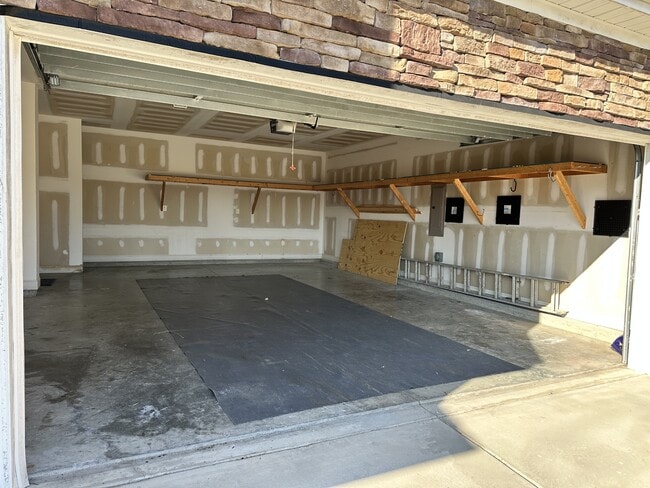 Building Photo - 908 Merlin Ct