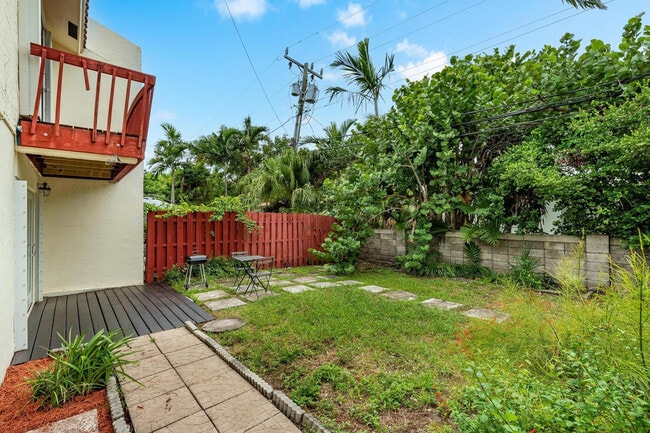 Building Photo - 2530 NE 9th St