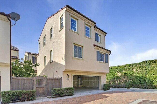 Building Photo - For Rent: Spacious 4BR/3.5BA Newer Home in...