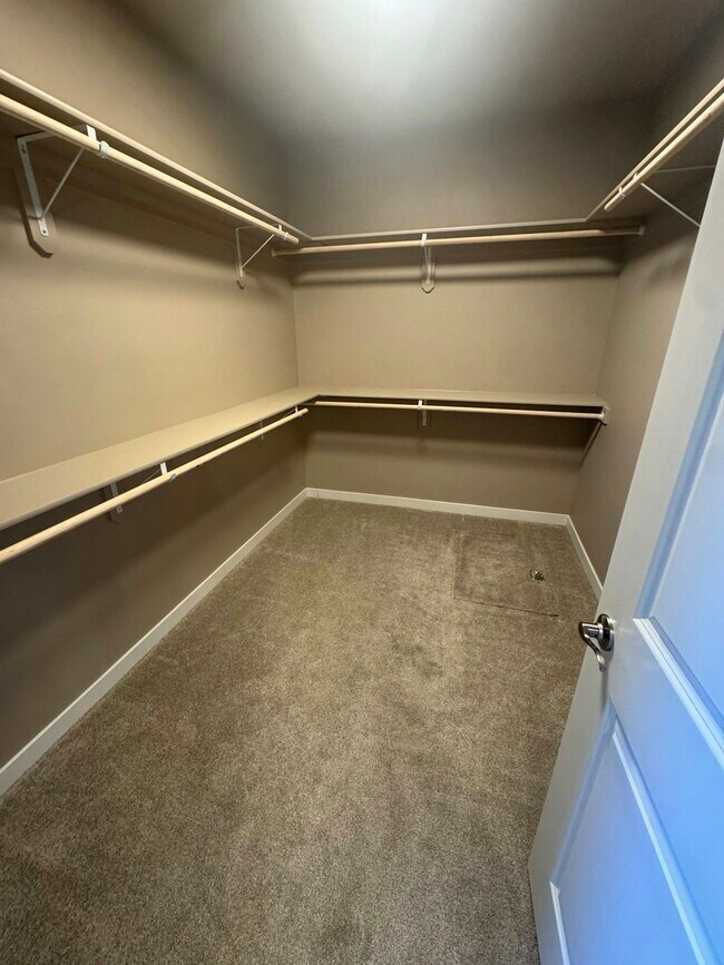 Building Photo - 18551 White Rose Pl