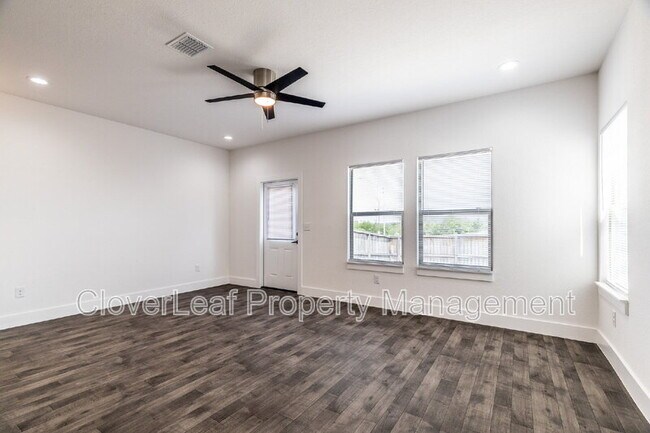 Building Photo - 3362 Northwestern Dr
