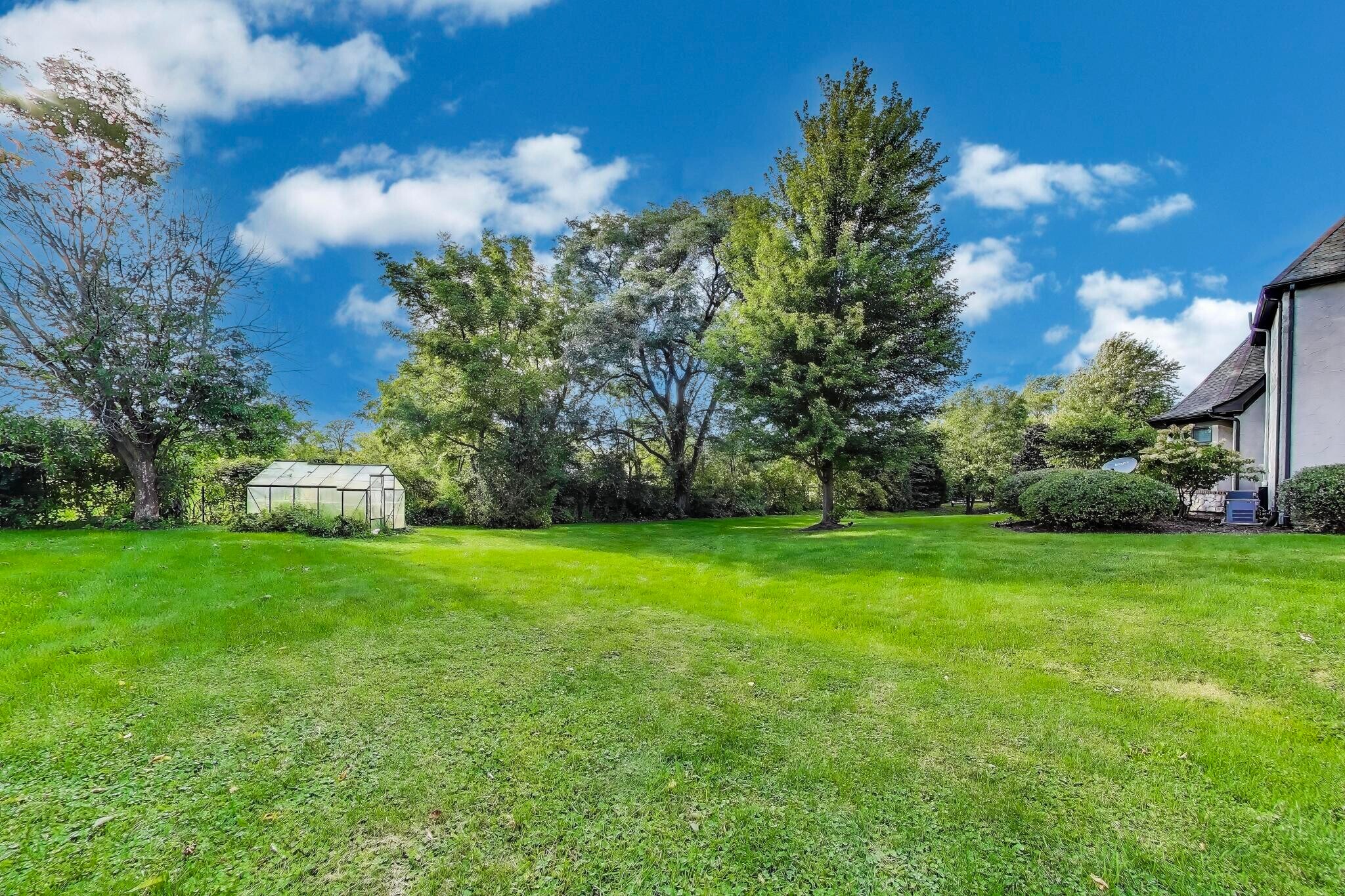 Building Photo - 23W711 Hobson Rd