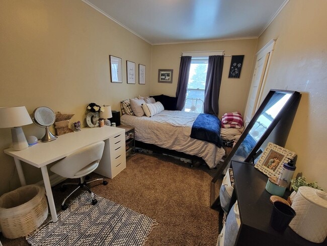 Building Photo - AVAILABLE JUNE - 3 Bed, 1 Bath Home close to Chester Park