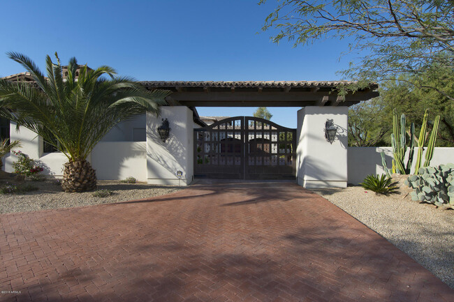 Building Photo - 5761 N Casa Blanca Dr