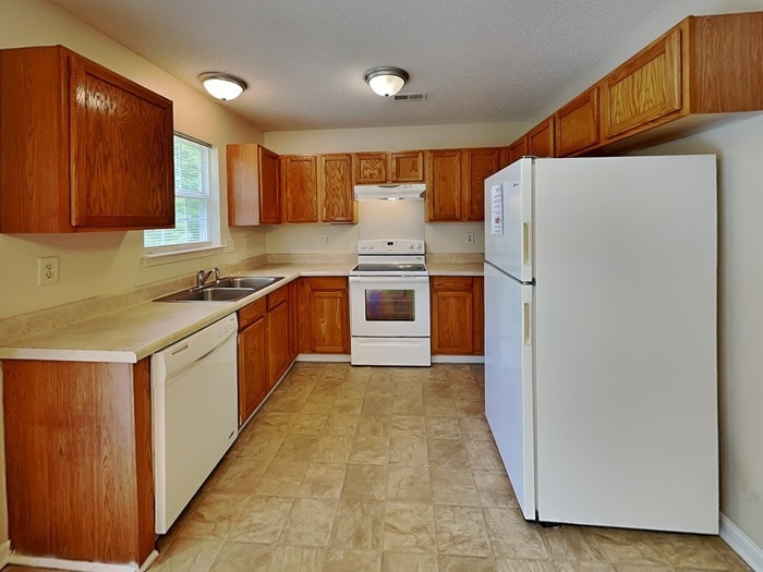 Building Photo - 2920 Westwinds Ct