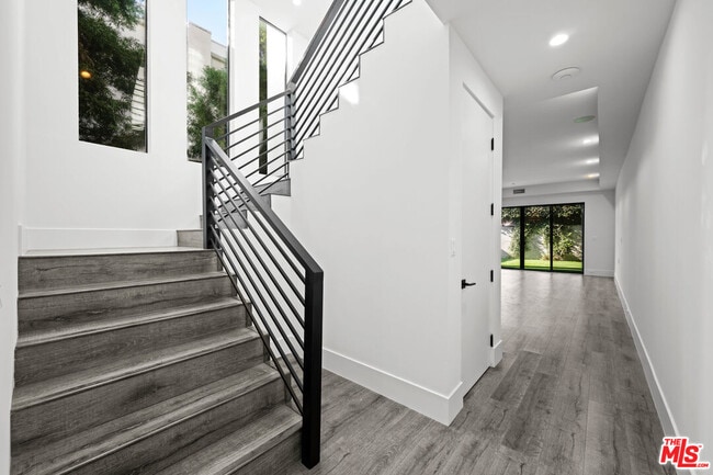 Building Photo - 1613 S Wooster St