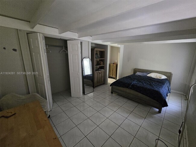 Building Photo - 1117 NE 17th Way