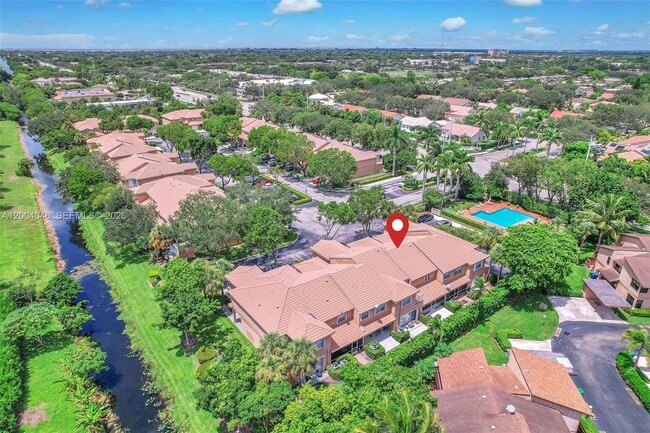 Building Photo - 10112 Royal Palm Blvd