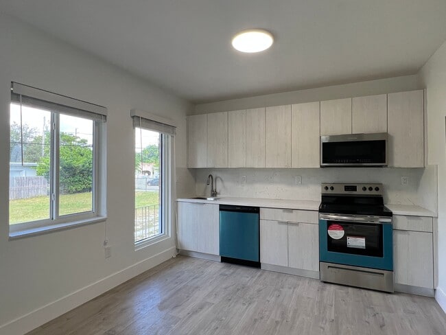 Building Photo - 246 NW 49th St