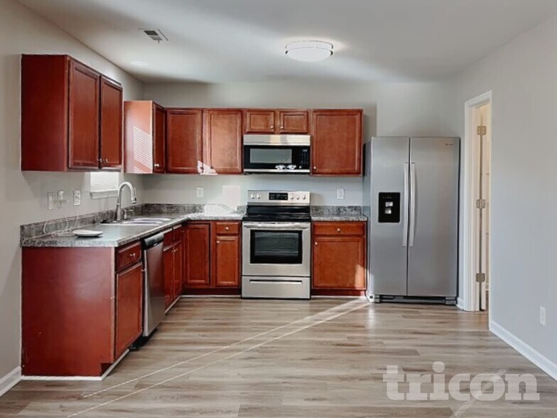 Building Photo - 6800 Lakinsville Ln