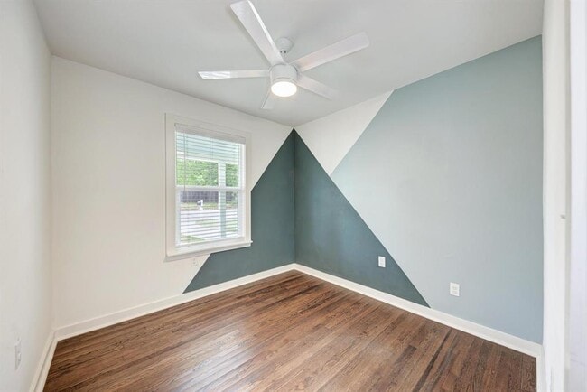 Building Photo - 1703 Hillcrest Ln