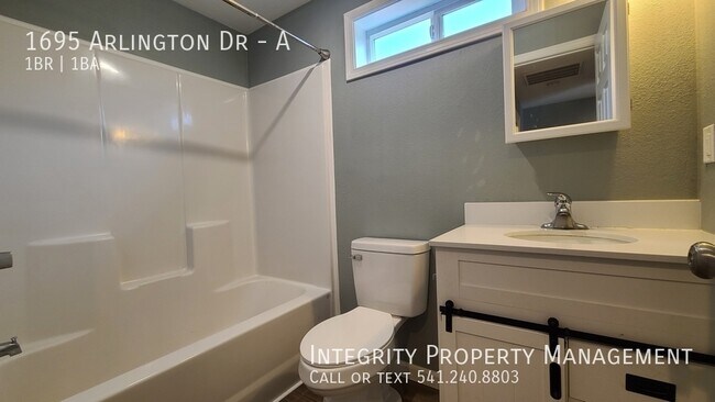 Building Photo - 1695 Arlington Dr